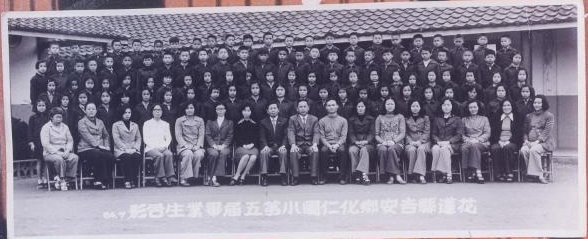 https://www.hzps.hlc.edu.tw/uploads/tadgallery/2025_04_01/1616_005_63學年度(64年7月)第 5 屆師生合照.jpg 63學年度(64年7月)第 5 屆師生